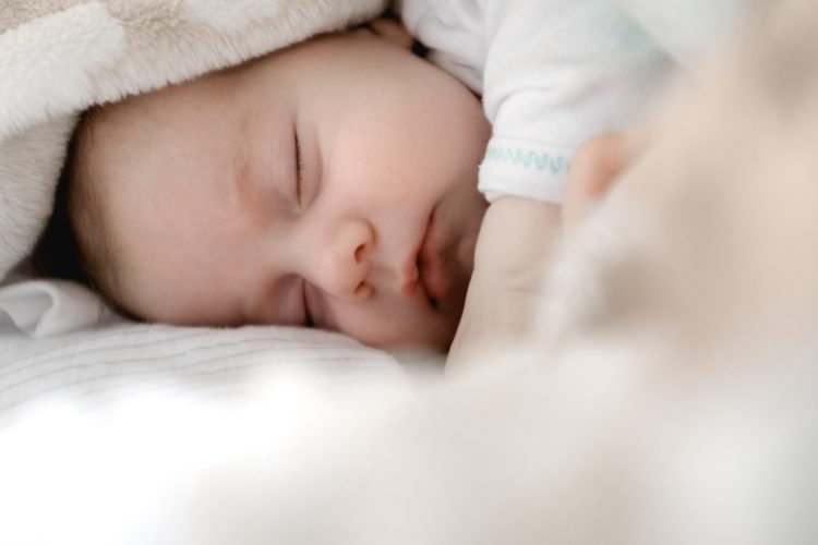 【奇跡のおくるみスワドルアップ】赤ちゃんが落ち着いてよく寝る【寝ぐずり解消】